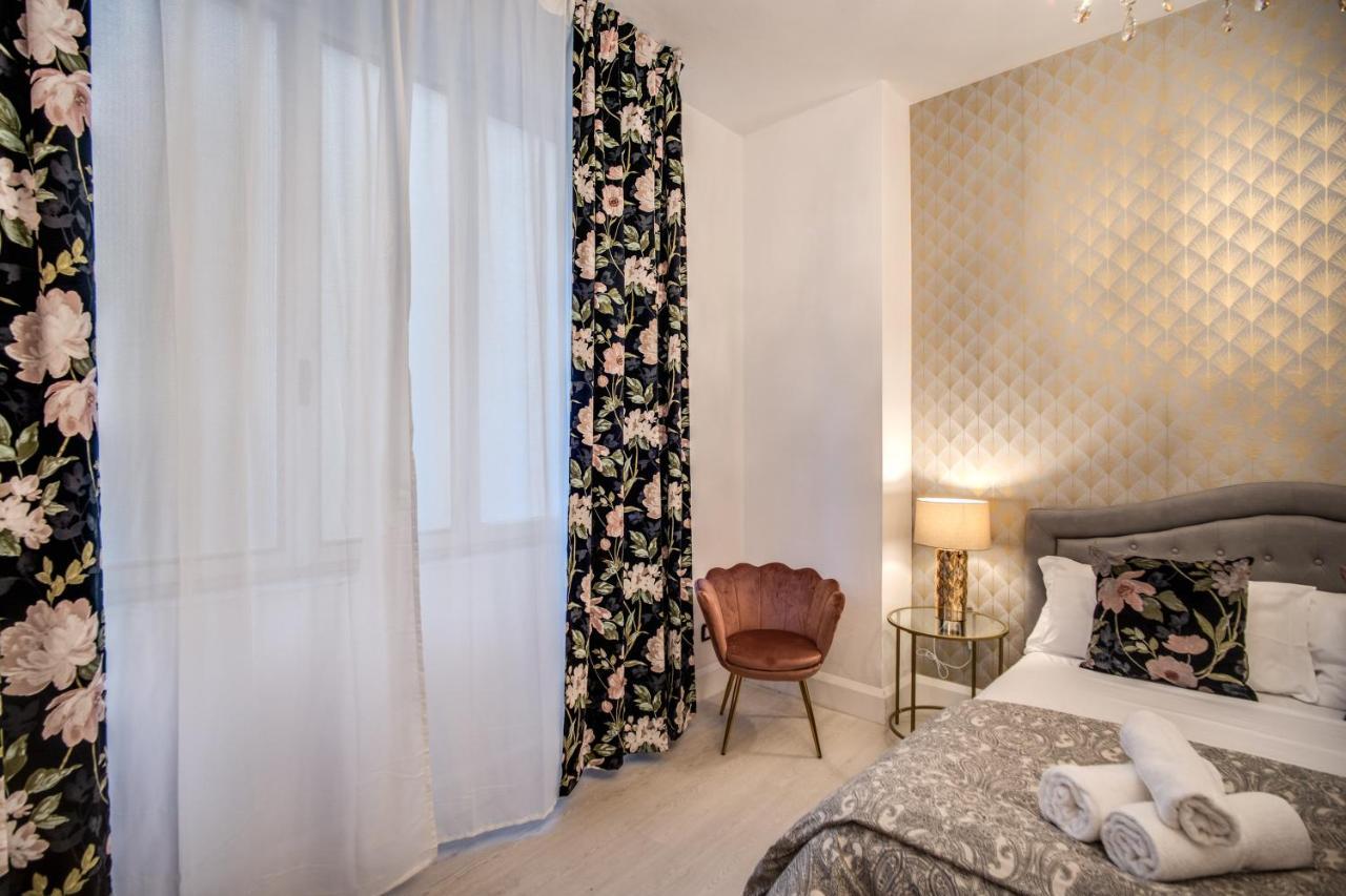 Aweshomeitaly - White Mirrors Apartment Pisa Bagian luar foto