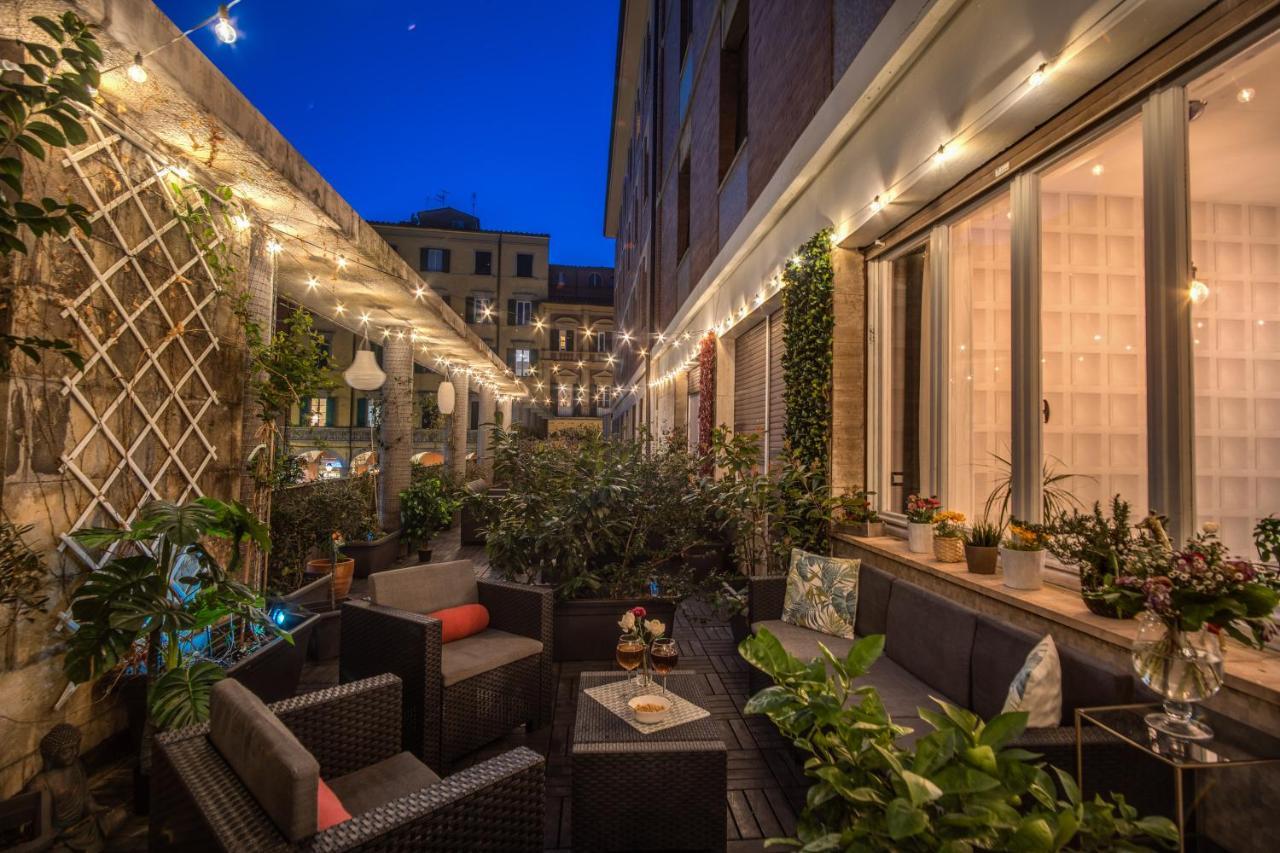 Aweshomeitaly - White Mirrors Apartment Pisa Bagian luar foto