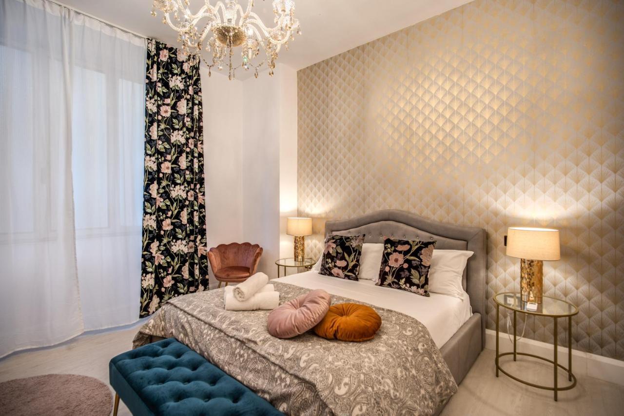 Aweshomeitaly - White Mirrors Apartment Pisa Bagian luar foto