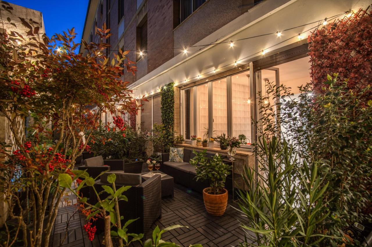 Aweshomeitaly - White Mirrors Apartment Pisa Bagian luar foto