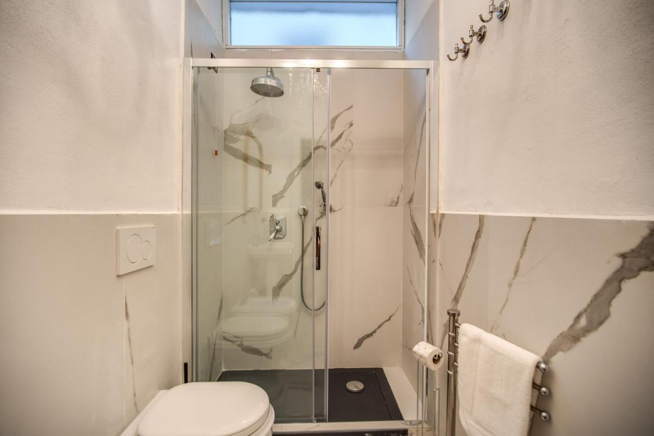 Aweshomeitaly - White Mirrors Apartment Pisa Bagian luar foto