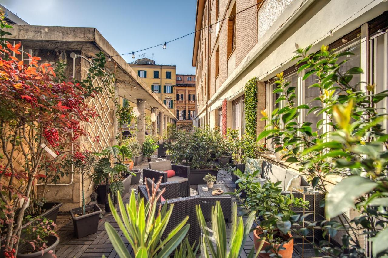 Aweshomeitaly - White Mirrors Apartment Pisa Bagian luar foto